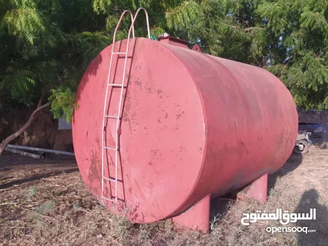 خزان تانكي للبيع كبير مع السلم