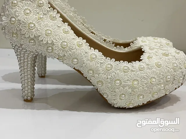 كعب لؤلؤي مفصل