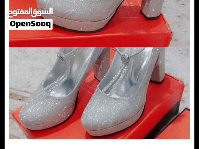 جاكيت جوخ و كعب عالي