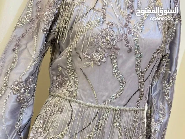 فساتين مناسبات ثگيلة و راقية جداً و نظيفة ملبوسة على مرة وحدة اسعارهة اقل من نص السعر الاصلي