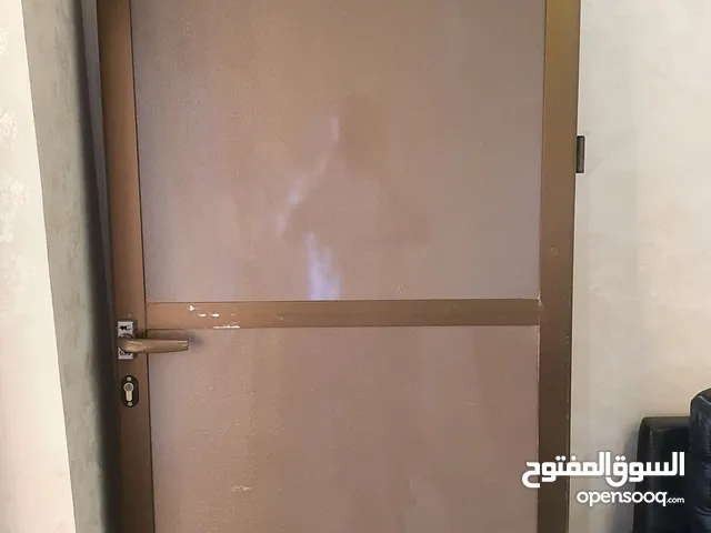 باب الألمنيوم لون برونزي وكاله للبيع مع حلق كامل