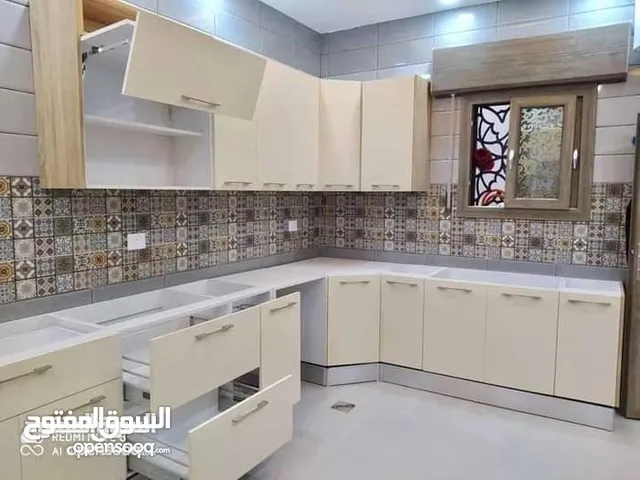 مختص فني تركيب وفك وصيانة جميع انواع المطابخ والديكورات المنزليه 56665