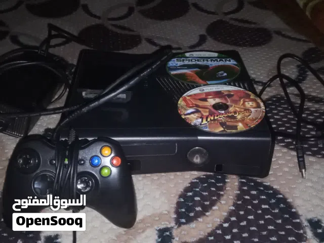 اكس بوكس 360 البيع ابجميع ملحقاتة كاملة ويا قرصين هديو و 53 لعبة