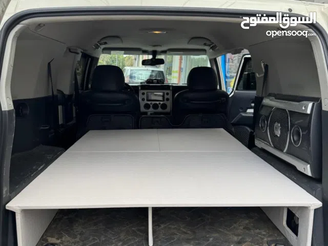 طاولات الاف جي FJ Cruiser لتنظيم الاغراض والنوم للرحلات
