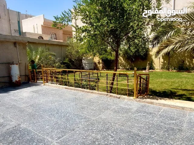 1300 m2 More than 6 bedrooms Townhouse for Sale in Basra Other