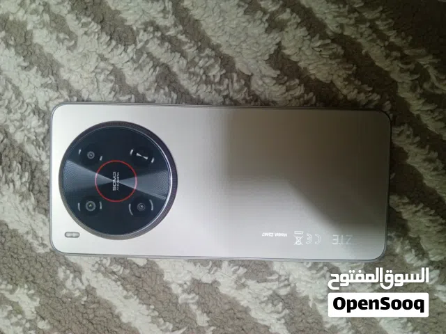 جهاز زي تي إي الجديد بذاكرة 256 جيجابايت بلون اللؤلؤي