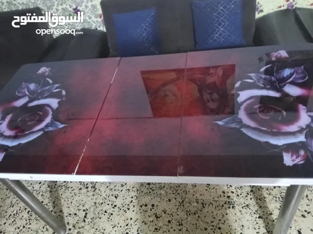 ميز طعام مستعمل