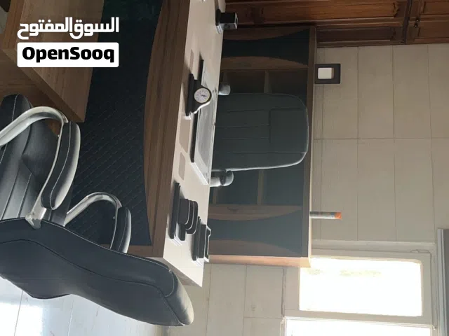 مكتب شبه جديد