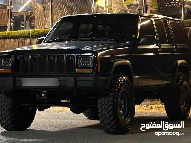 للبيع - جيب شيروكي XJ موديل 1999 جاهز للبر والمغامرات!