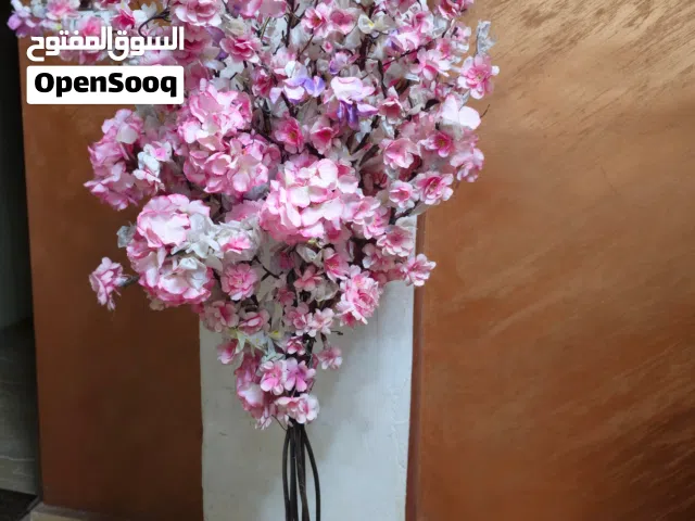 شجرة ورد صناعي زينة حجم كبير (ارتفاع 163 سم) بحالة ممتازة