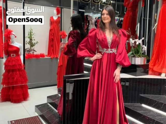 الفستان لبسه واحده