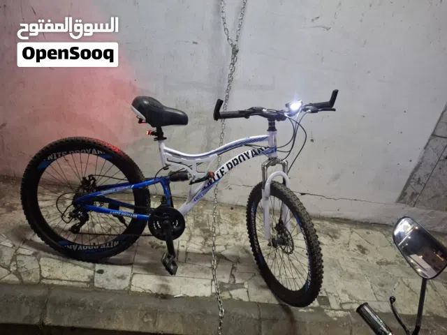 سيكل  شبه جديد . نوع هجين رياضي (Hybrid Mountain Bike) وتحديداً من العلامة التجارية PRO YARD موديل T
