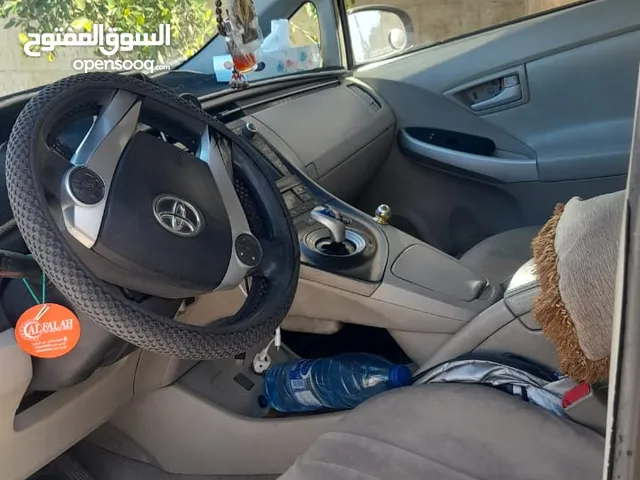 تويوتا بريوس للبيع