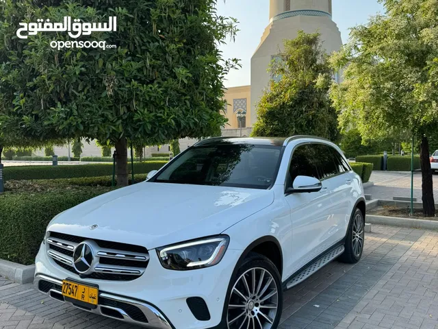 مرسيدس GLC 300 موديل 2021 للبيع من المالك مباشرة (بداعي السفر) ، نظيفة جداً