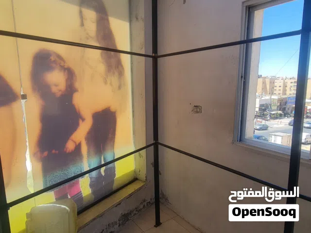 عدة محل ملابس مستعملة ( بالة )