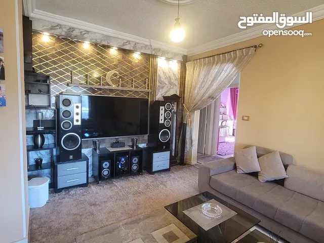 شقة طابق ثالث للبيع في خلدا خلف البنك العربي  مساحة الشقة 178 متر مربع.