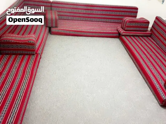غرفة جلوس عربي للبيع استعمال خفيف جداً