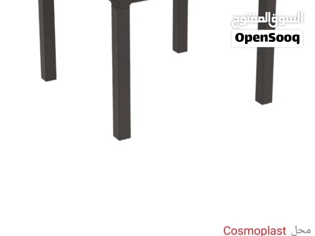 طاولة  و الكراسي  الحديقة