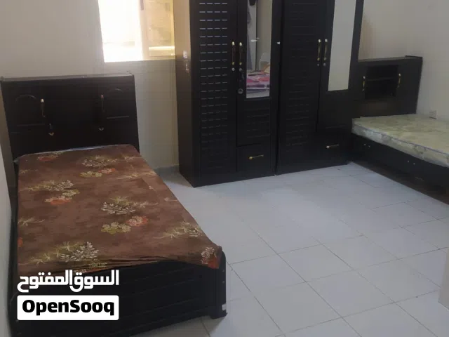 متاح سرير بغرفه ثنائيه بالقاسميه المحطه قريبه من بنك المشرق لغير المدخنين