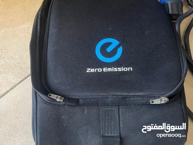 شاحن نيسان ليف الأصلي مستعمل بحالة جيدة مع شنتا