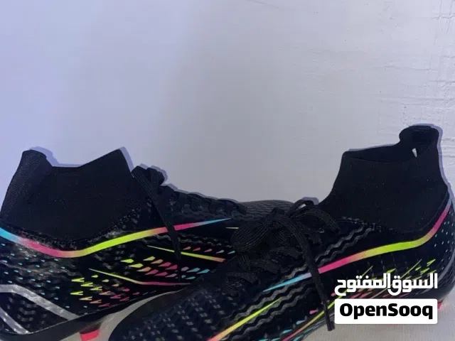 جوتي كرة قدم  للبيع –  المقاس 43
