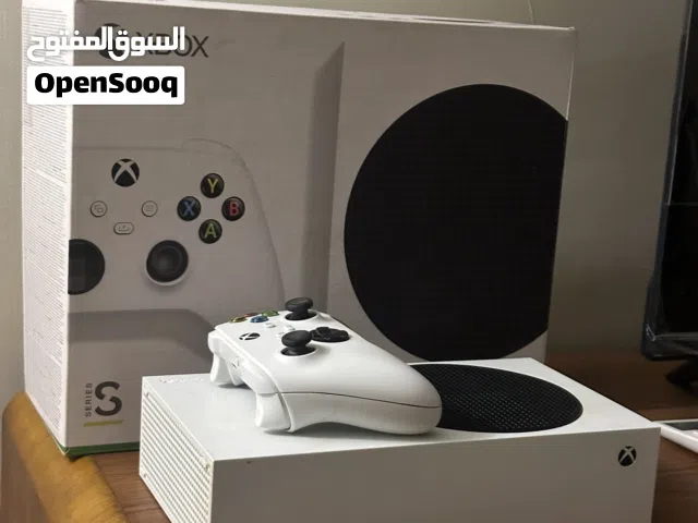 اكس بوكس سيريس اس شبه جديد استخدام بسيط جدا معاه باكوه ويده الاصلية وخيوطه الاصليات سعره 2500