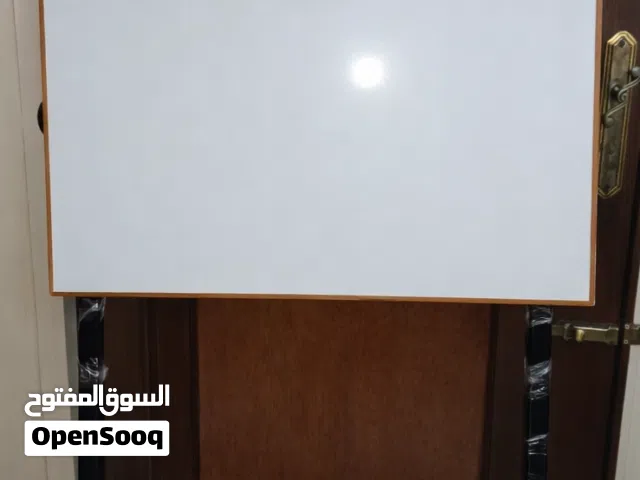 سبورة خشب قوية على ستاند – مناسبة لكل الاستخدامات