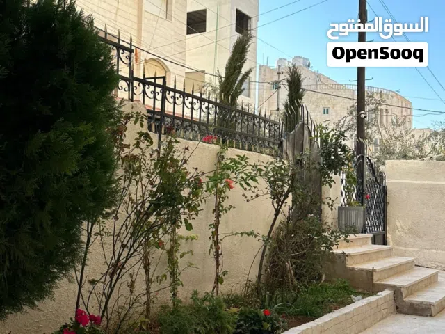 شقة طابق شبه أرضي منطقة عرجان خلف دائرة الافتاء العام مساحة 317 متر
