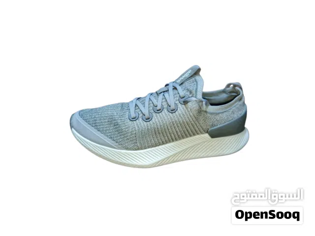 بوت من ماركة Allbirds