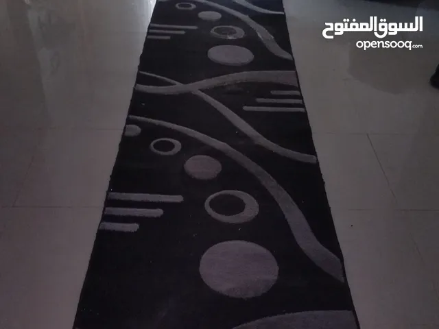 سجادة ممر كردور للبيع لون سكني واسود