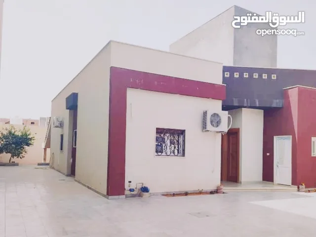 190 m2 4 Bedrooms Townhouse for Rent in Tripoli Other