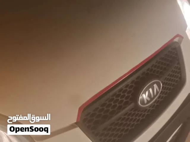 كيا مورنيق 2011
