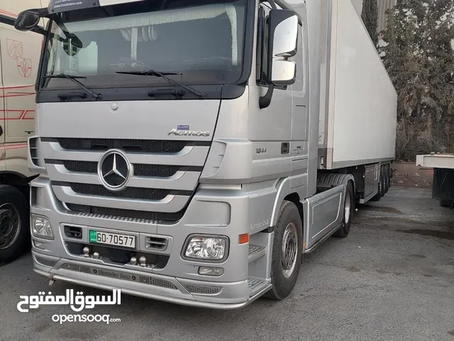 Tractor Unit Mercedes Benz 2013 in Amman