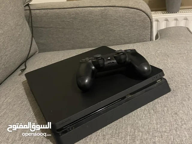 بلاي ستايشن 4 slim مع أيد سودة اصلية مش مستعملة و الجهاز مستعمل بس خفيف و قابل للمفاوضة