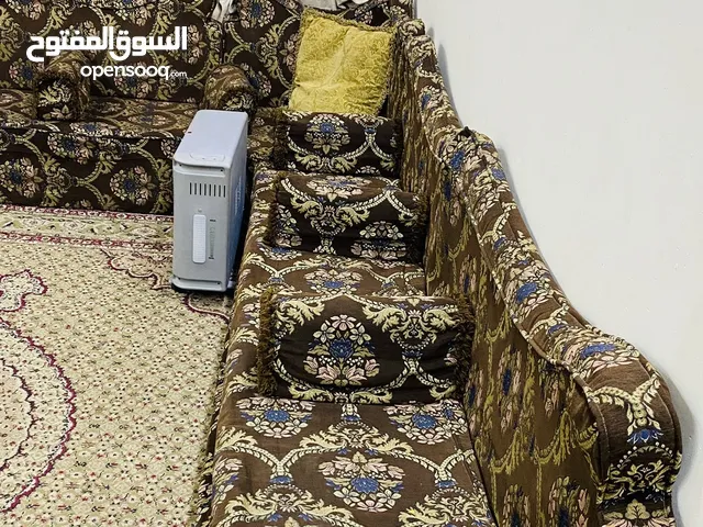 ديوان للبيع للاسفسار اكثر على الواتساب مذكور الرقم بالشرح وبيهم مجال بسيط شغل واسفنج عراقي
