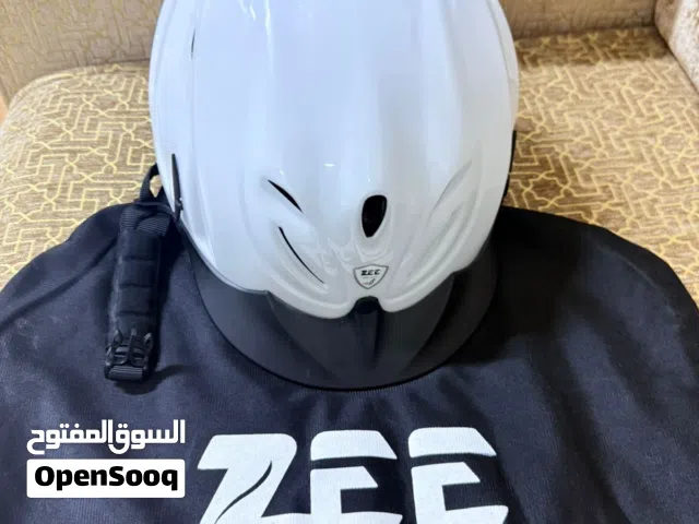 السلام عليكم اخواني عندي خوذة zee باقي التفاصيل تحت