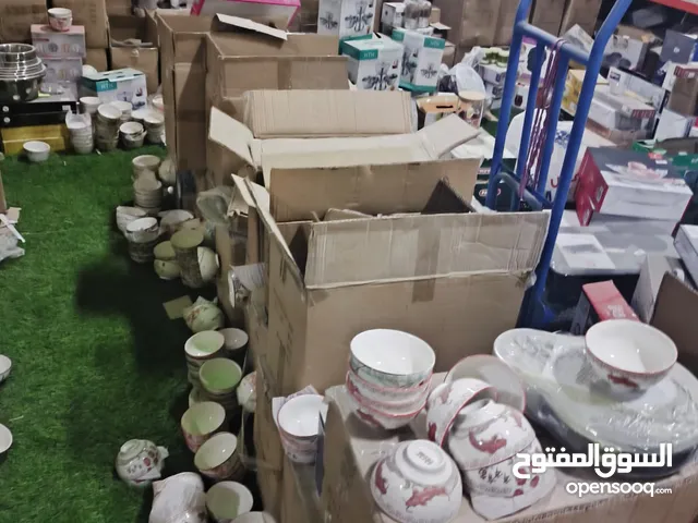 مخزن كامل للبيع في عجمان الجرف 3 يحتوى اصناف كثيرة من البضاعة المميزة