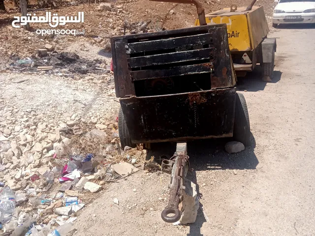 كمبريسات عدد 2للبيع مع عده على الشغل مباشره مثلث كفرخل شارع اربد عمان