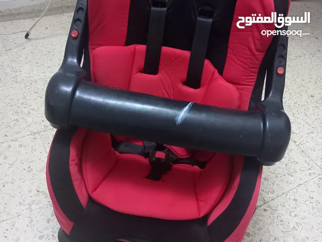 كرسي للسيارات للأطفال