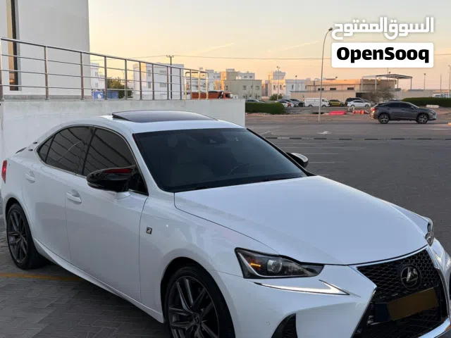 للبيع لكزس IS300 F Sport اصل دفريشن بحالة ممتازة موديل 2020