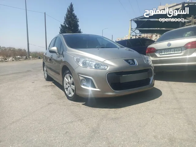 بيجو 2012 بحالة ممتازة عداد قليل جدا اصلي