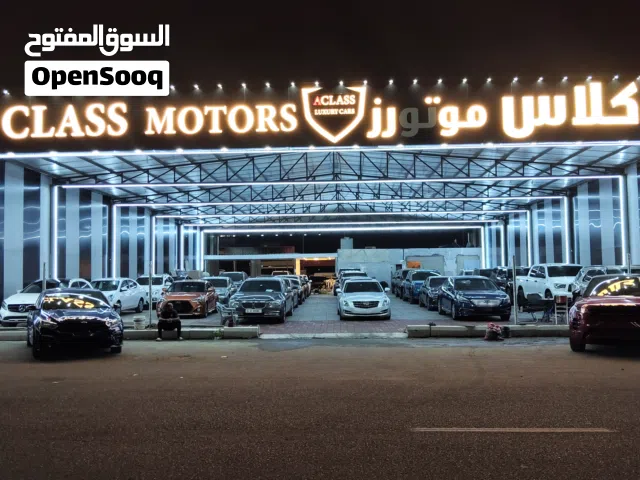 معرض سيارات للبيع