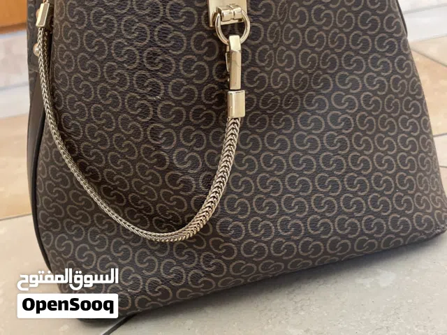 شنطة قوتشي حالة جيدة (السعر قابل للتخفيض)