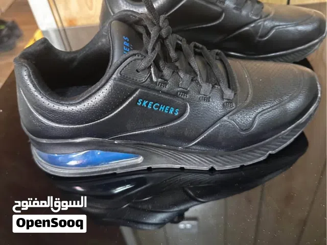 اسكشرز 42 بحالة جيدة جدا