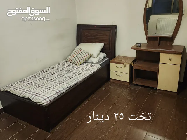 تخت وكومودينا