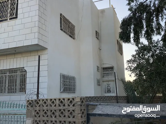 390 m2 More than 6 bedrooms Townhouse for Sale in Zarqa Rusaifeh El Janoobi