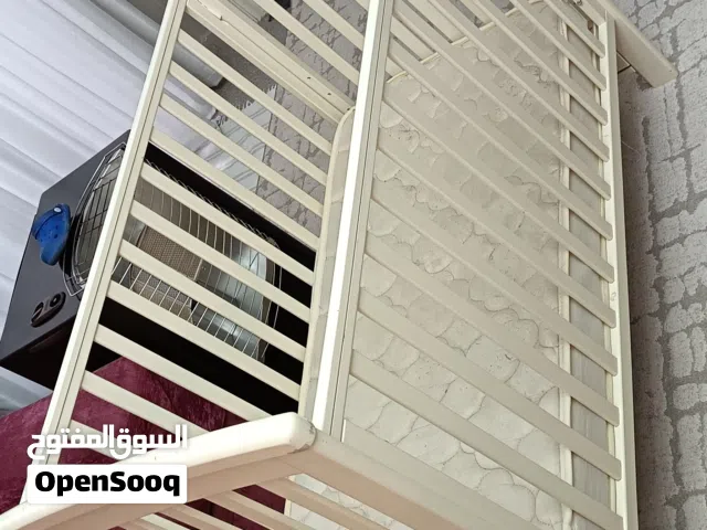 سرير بيبي خشب ثقيل ومرتب