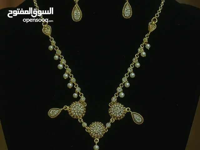 التوصيل مجاني طقم مجوهرات فاخرة قلادة والاقراط مجوهرات فاخرة BALLY BELLA للطلب اترك رسالة هنا