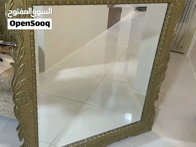 مراية (منظرة) كبيرة للتسريحة