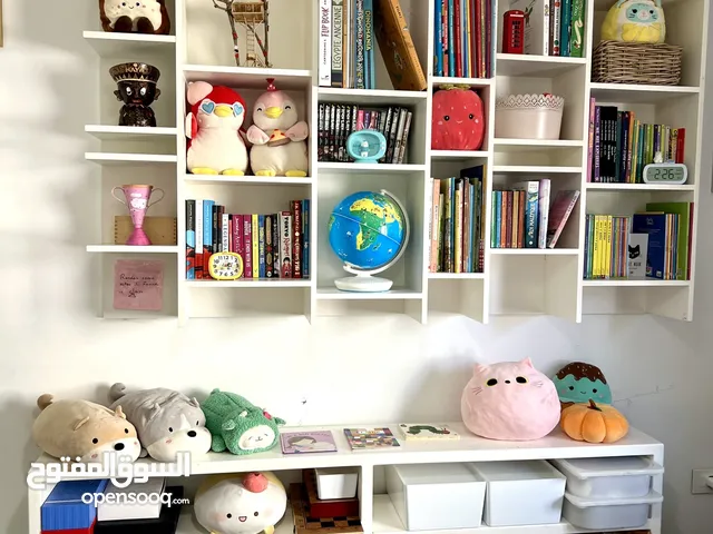 Shelf furniture for kid bedroom white wood good condition